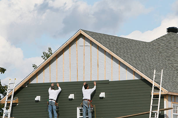 Professional Siding technician working in Wilmot, OH